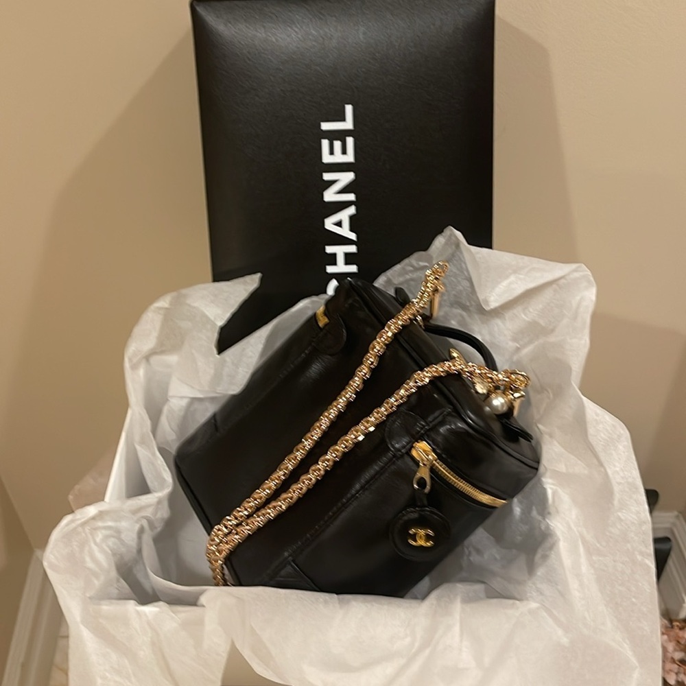 CHANEL COCO MARK MATTELLASSE LEATHER VANITY BAG TO CROSS BODY - Picture 7 of 16